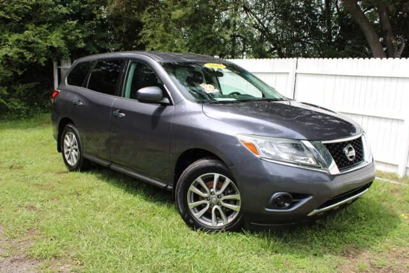 2014 Nissan Pathfinder S photo 1