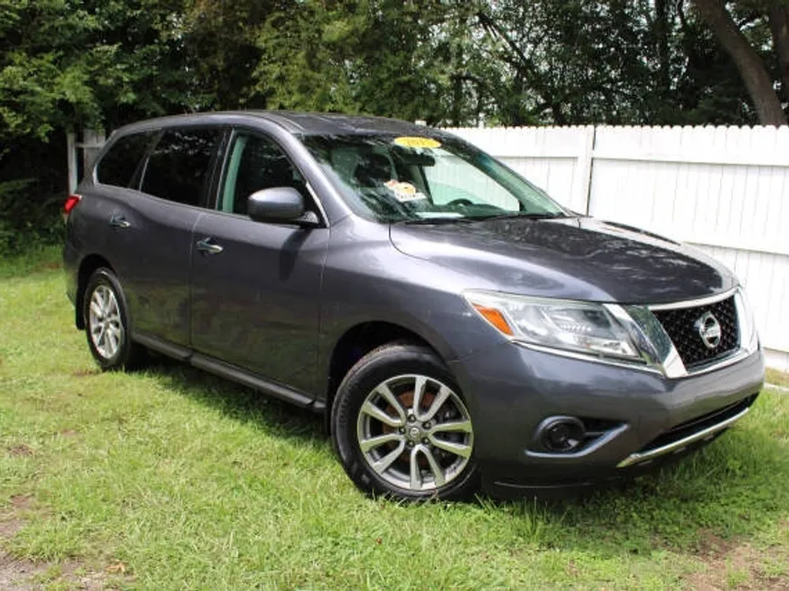 2014 Nissan Pathfinder S photo 1