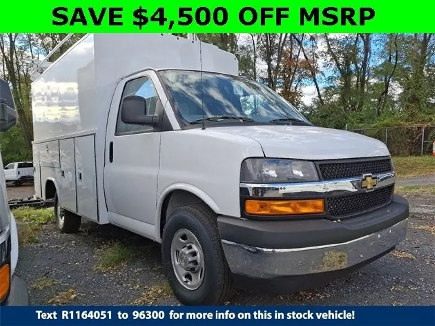 2024 Chevrolet Express Cutaway 3500 photo 1