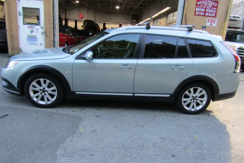 2010 Saab 9-3 9-3X combi photo 1
