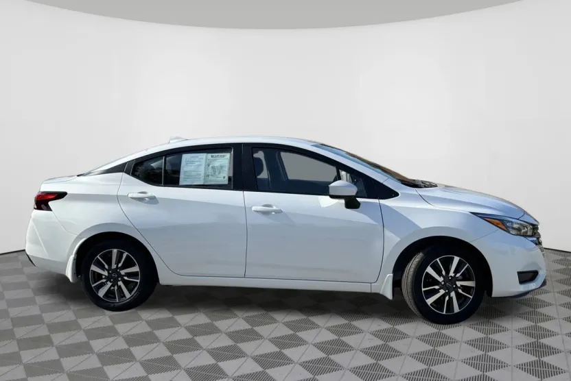 2025 Nissan Versa SV photo 1
