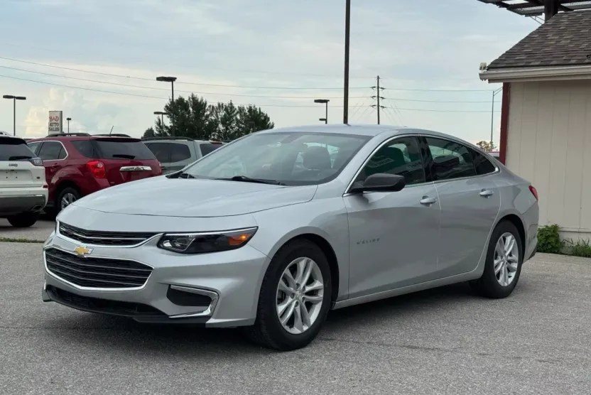 2016 Chevrolet Malibu LS photo 1