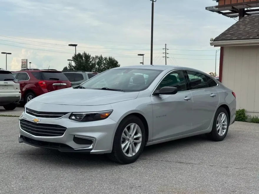 2016 Chevrolet Malibu LS photo 1