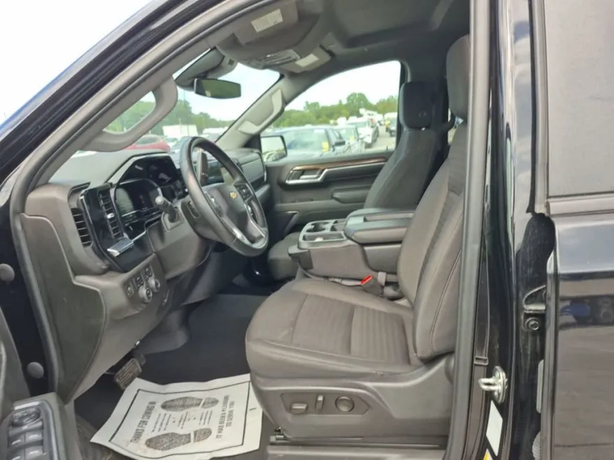 2023 Chevrolet Silverado 1500 LT photo 1