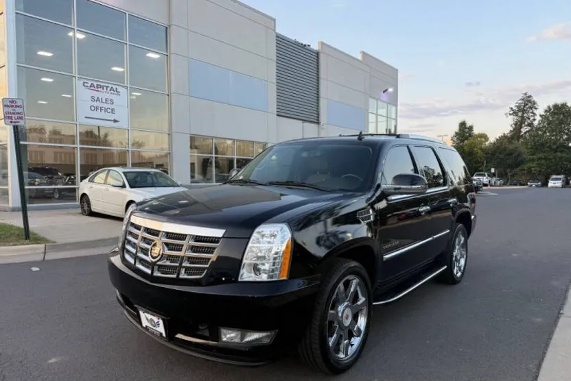 2012 Cadillac Escalade Luxury photo 1