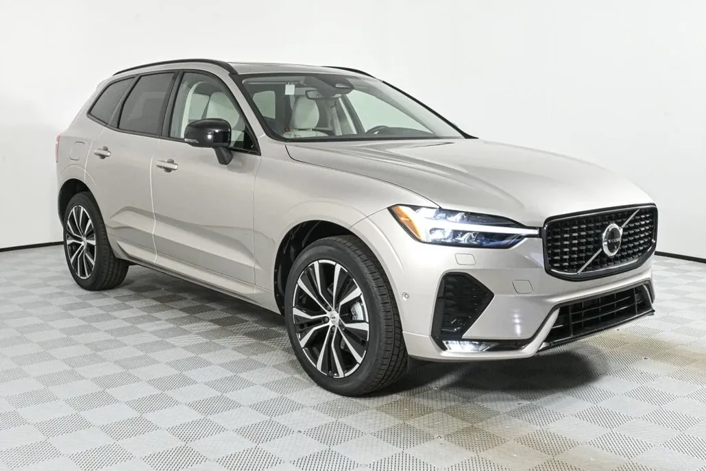 2026 Volvo XC60 B5 photo 1