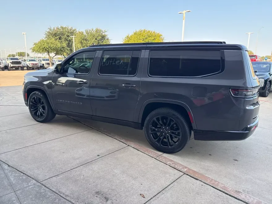 2024 Jeep Grand Wagoneer L II photo 1