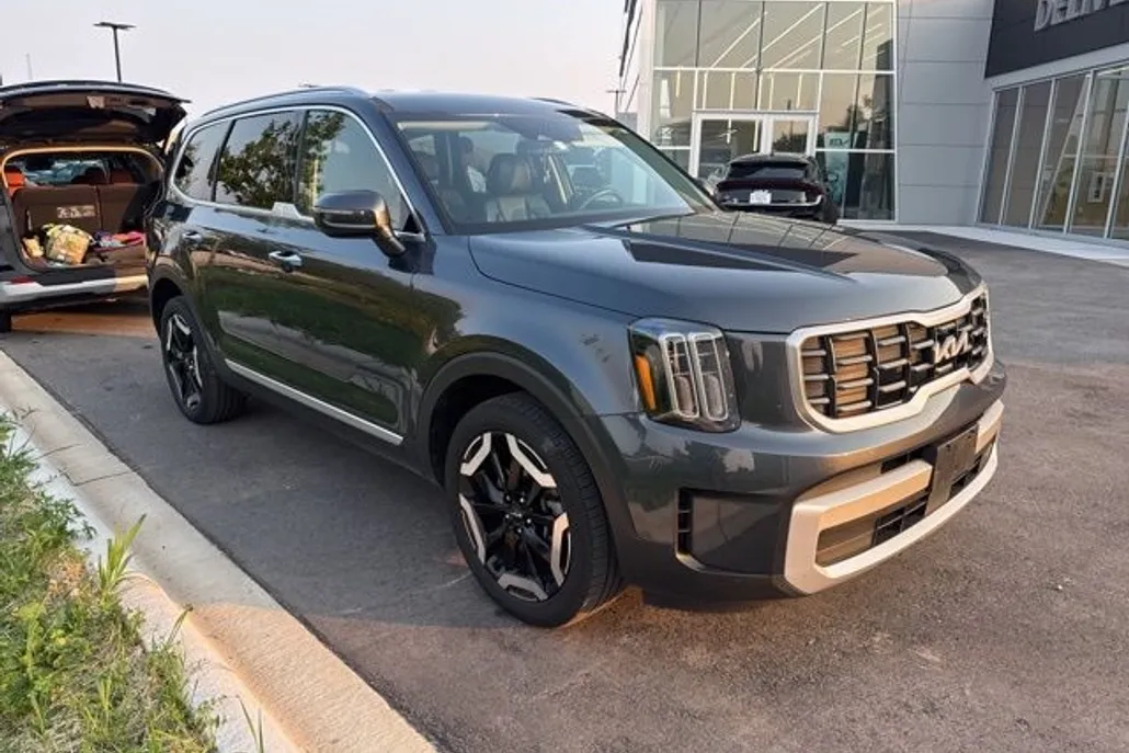 2024 Kia Telluride S photo 1