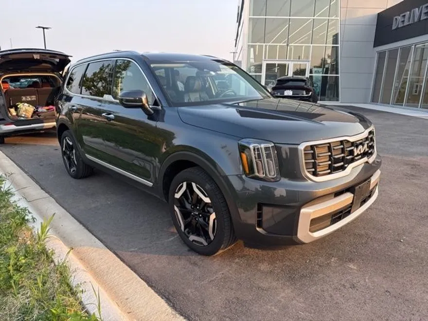 2024 Kia Telluride S photo 1