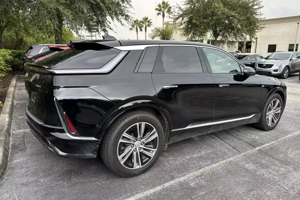 2024 Cadillac Lyriq Luxury photo 1
