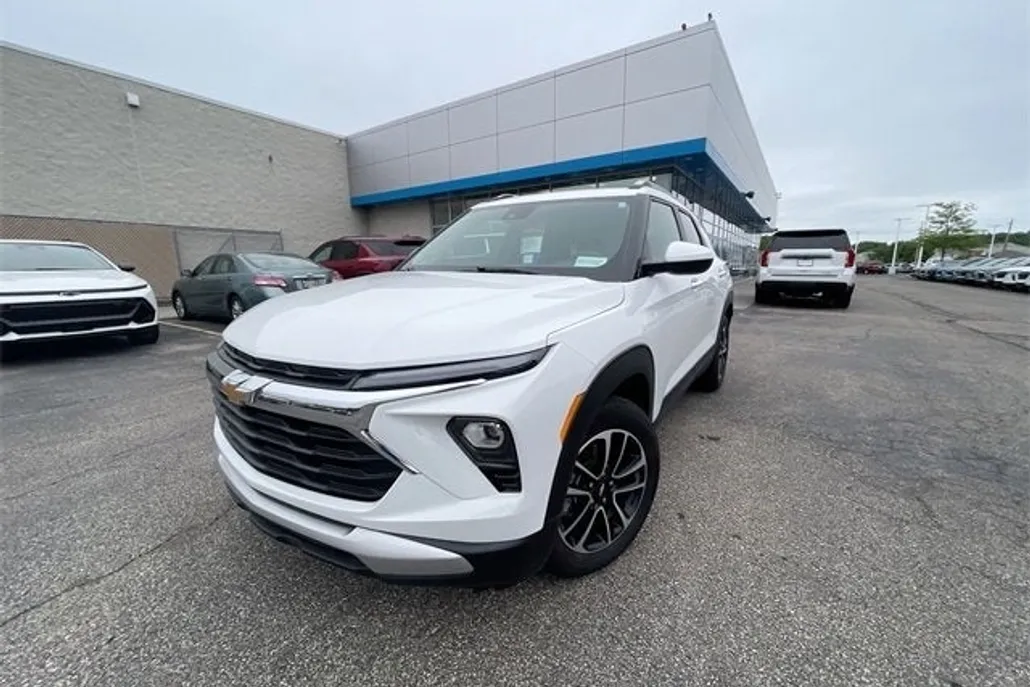 2024 Chevrolet Trailblazer LT photo 1