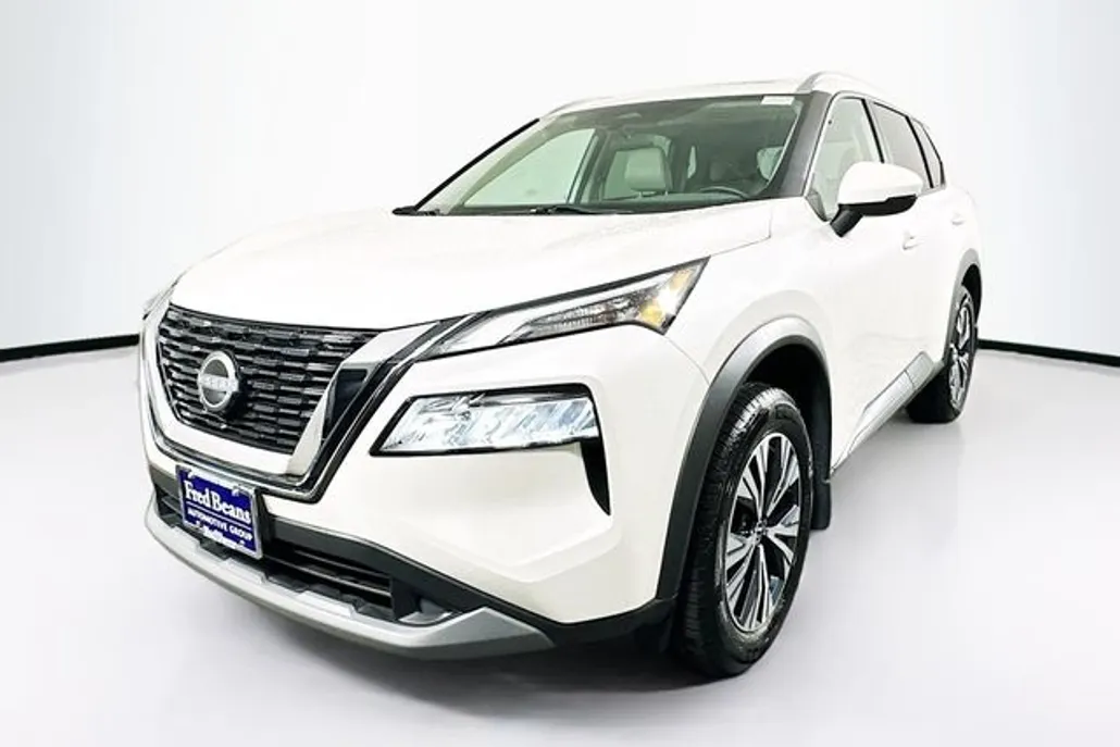 2022 Nissan Rogue SV photo 1