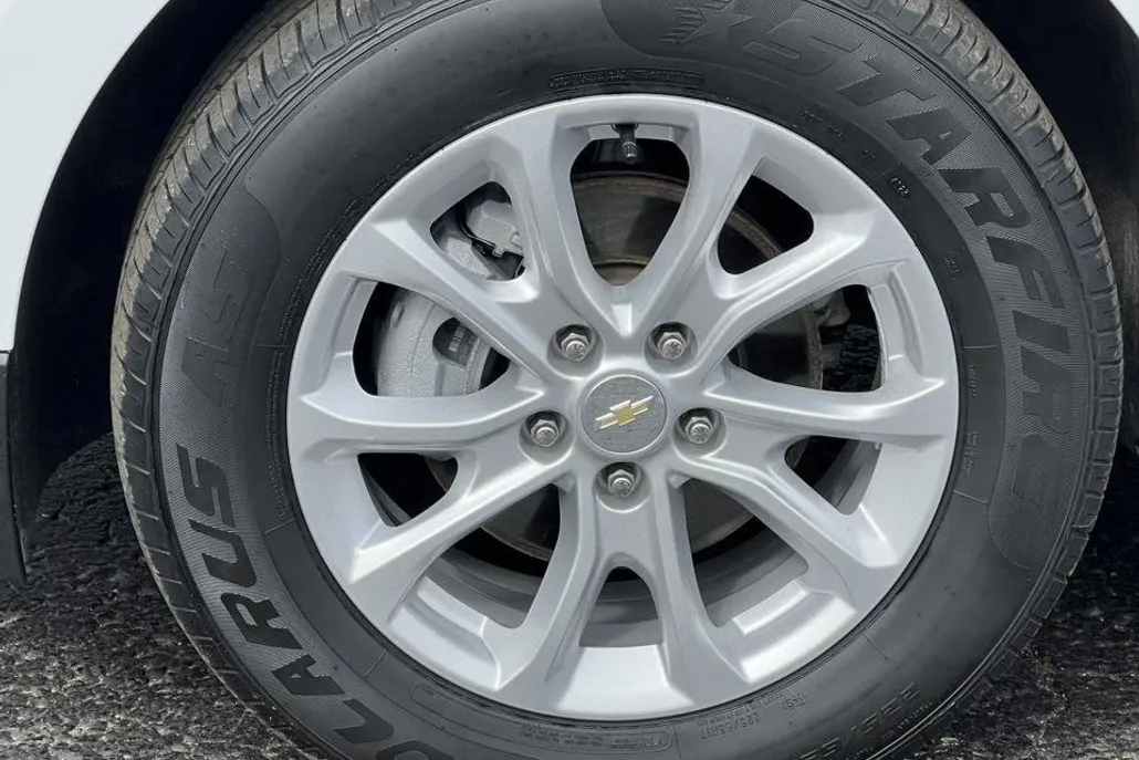 2021 Chevrolet Equinox LT photo 1