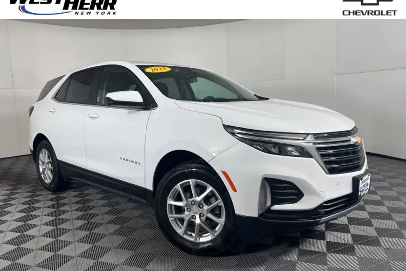 2023 Chevrolet Equinox LT photo 1