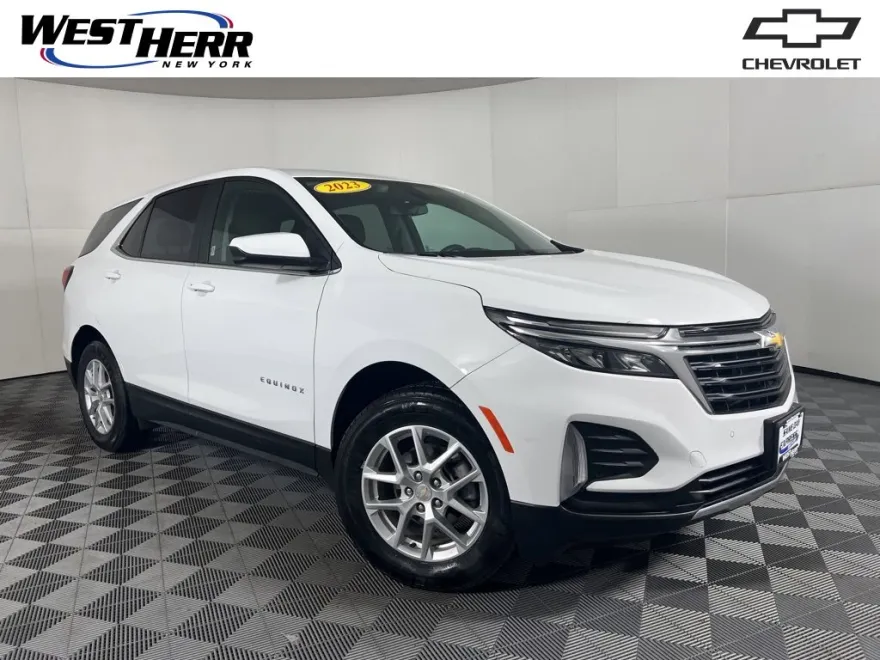 2023 Chevrolet Equinox LT photo 1