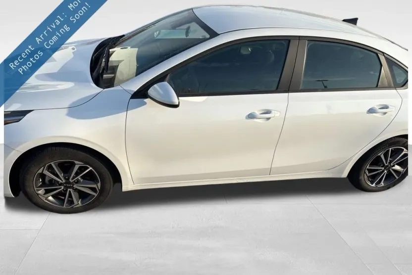 2022 Kia Forte LXS photo 1