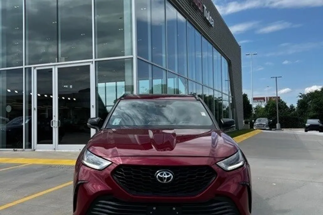 2023 Toyota Highlander XSE photo 1