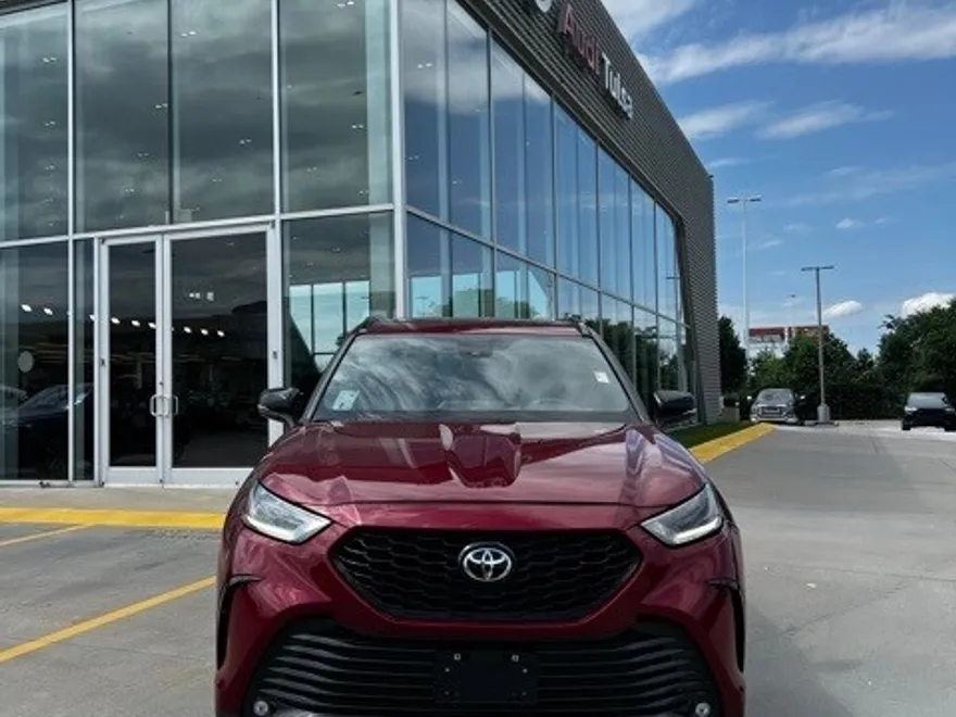 2023 Toyota Highlander XSE photo 1
