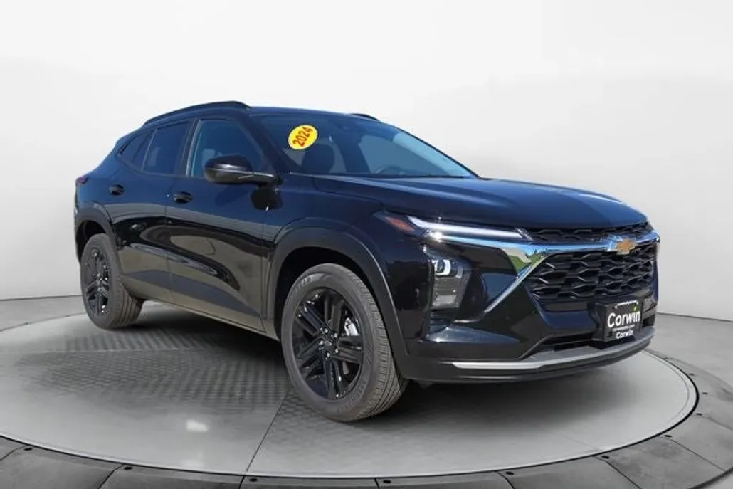 2024 Chevrolet Trax LT photo 1