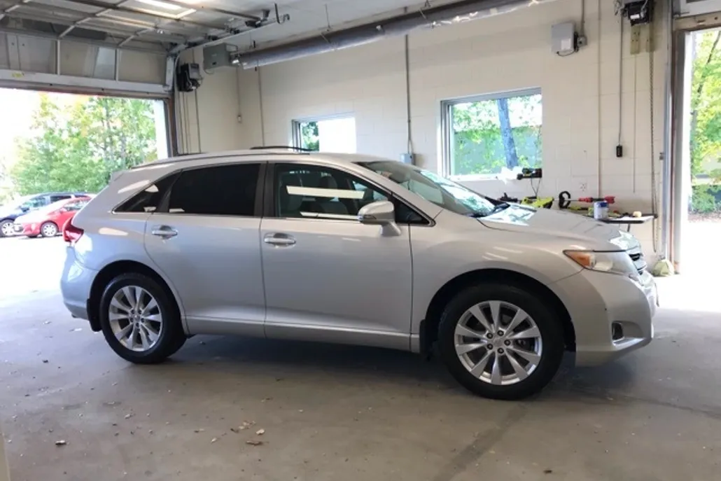2014 Toyota Venza LE photo 1