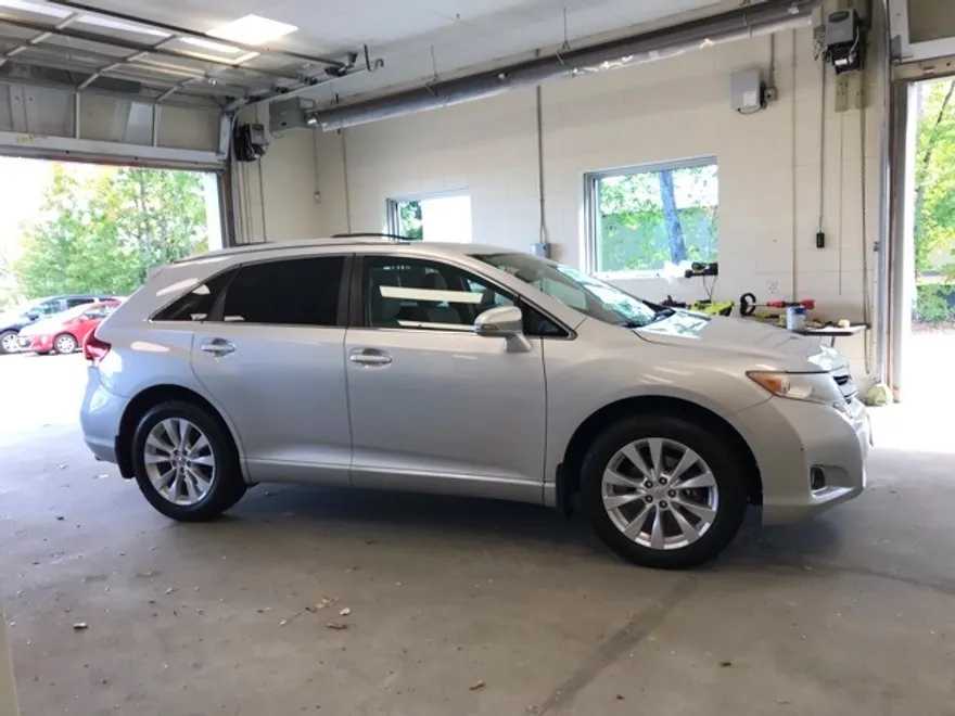 2014 Toyota Venza LE photo 1
