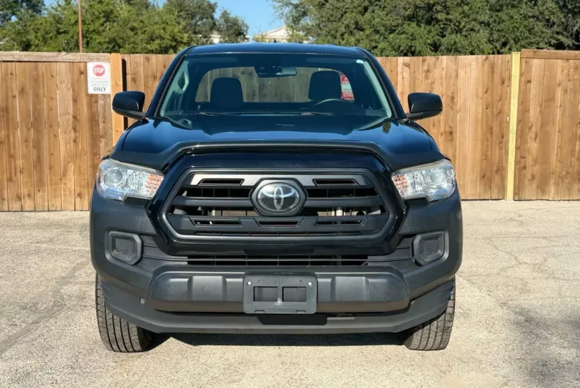 2018 Toyota Tacoma Access Cab SR photo 1