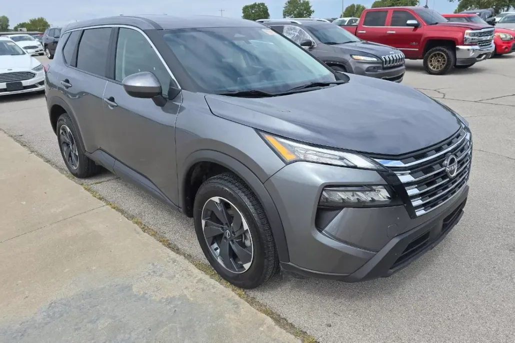 2024 Nissan Rogue SV photo 1