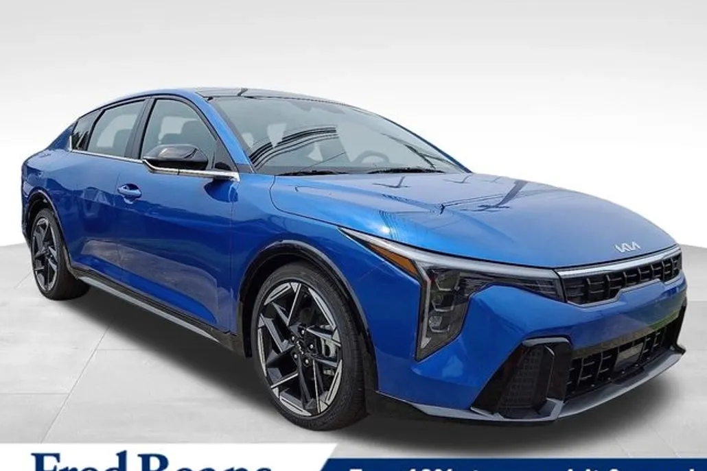 2025 Kia K4 GT-Line photo 1
