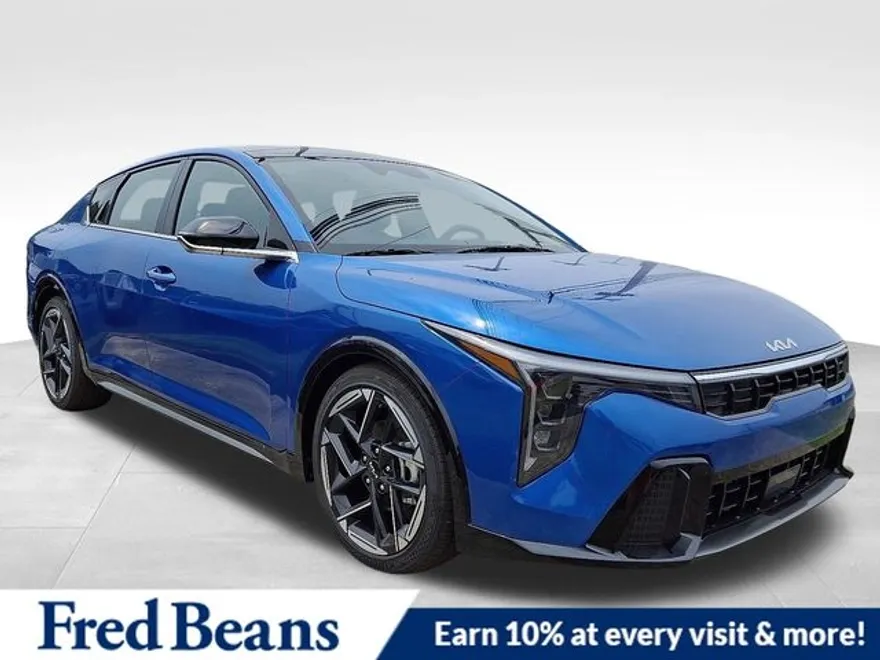 2025 Kia K4 GT-Line photo 1