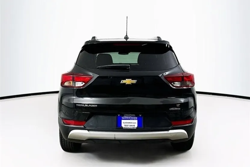 2024 Chevrolet Trailblazer LT photo 1