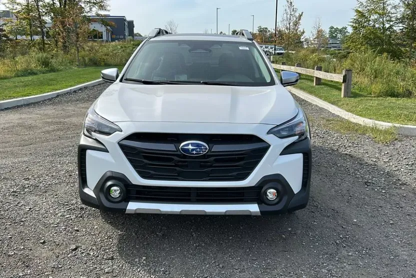 2025 Subaru Outback Touring XT photo 1