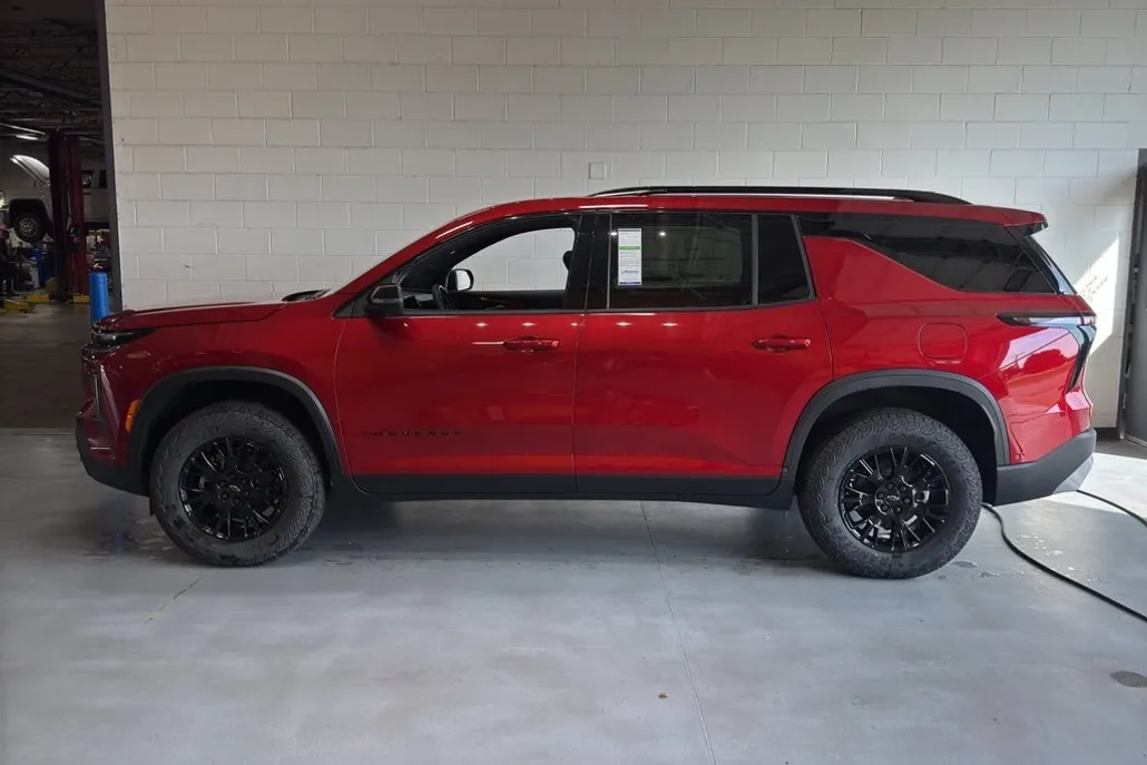 2025 Chevrolet Traverse Z71 photo 1