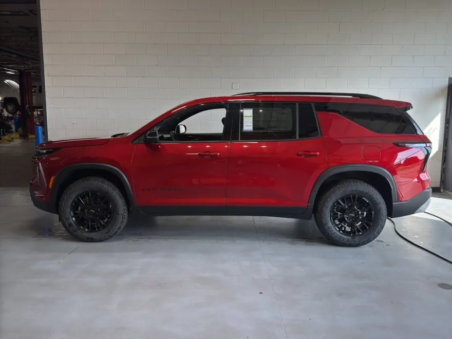 2025 Chevrolet Traverse Z71 photo 1
