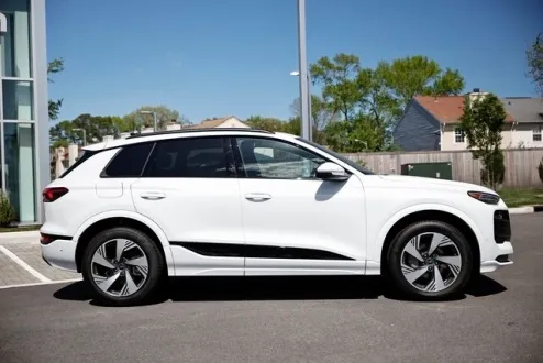 2025 Audi e-tron Premium Plus photo 3