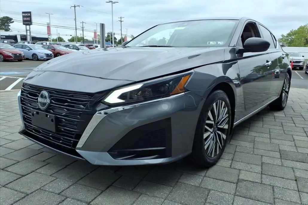 2024 Nissan Altima 2.5 SV photo 1
