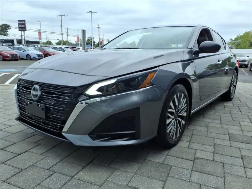2024 Nissan Altima 2.5 SV photo 1