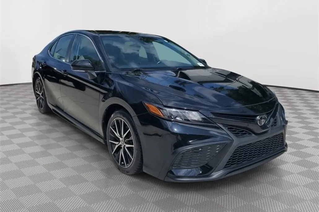 2023 Toyota Camry SE photo 1