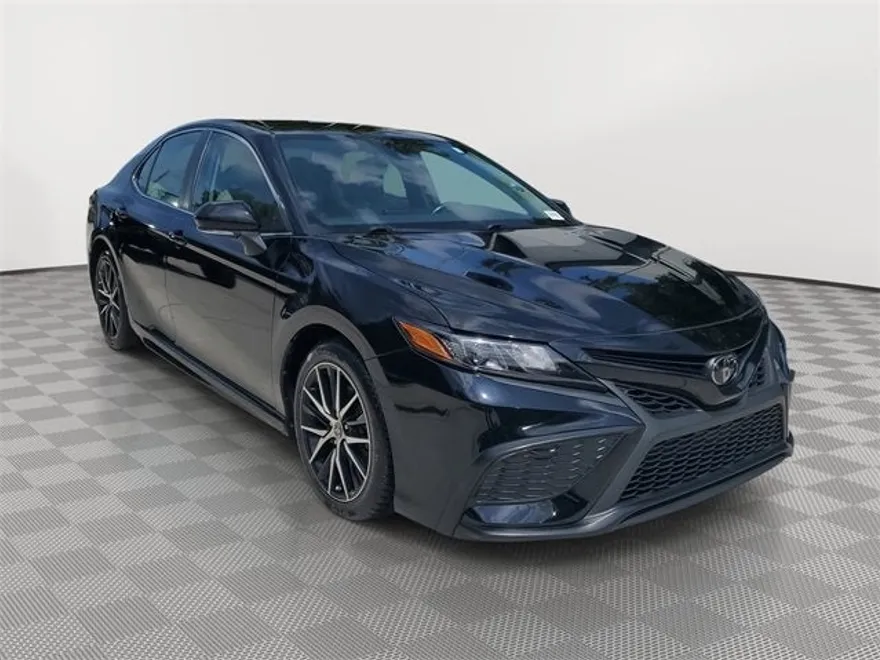 2023 Toyota Camry SE photo 1