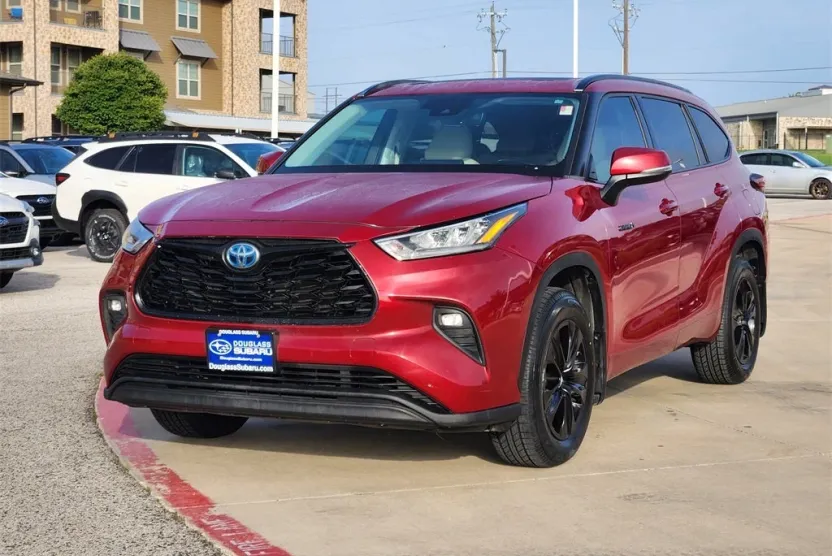 2021 Toyota Highlander Hybrid XLE photo 1