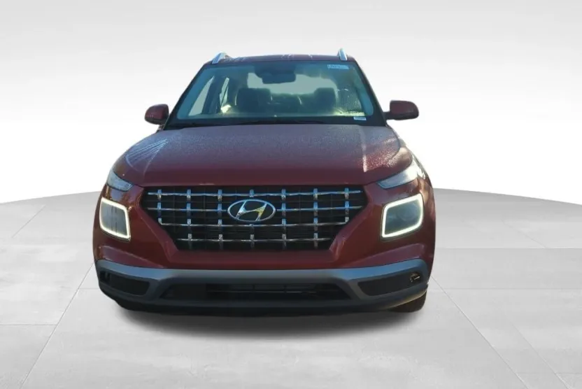 2024 Hyundai Venue Limited photo 1