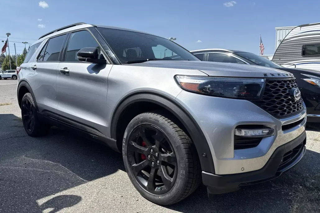 2022 Ford Explorer ST photo 1