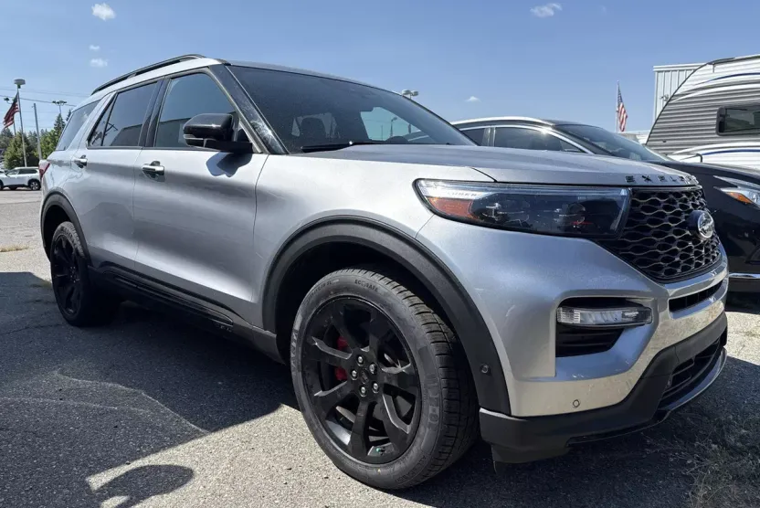 2022 Ford Explorer ST photo 1