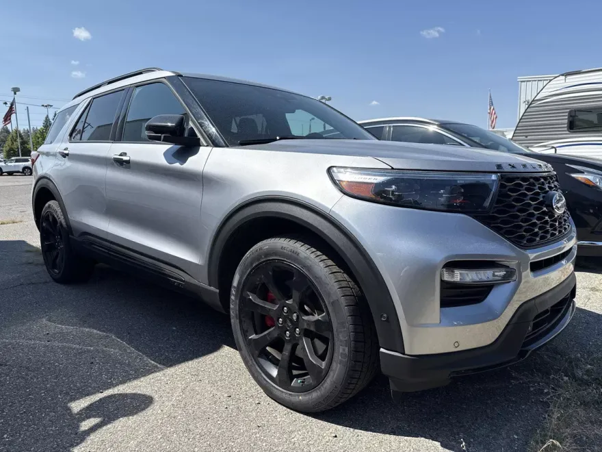 2022 Ford Explorer ST photo 1