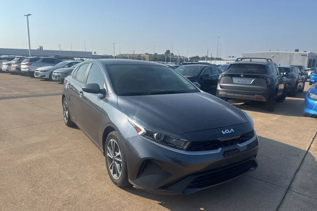 2024 Kia Forte LXS photo 1