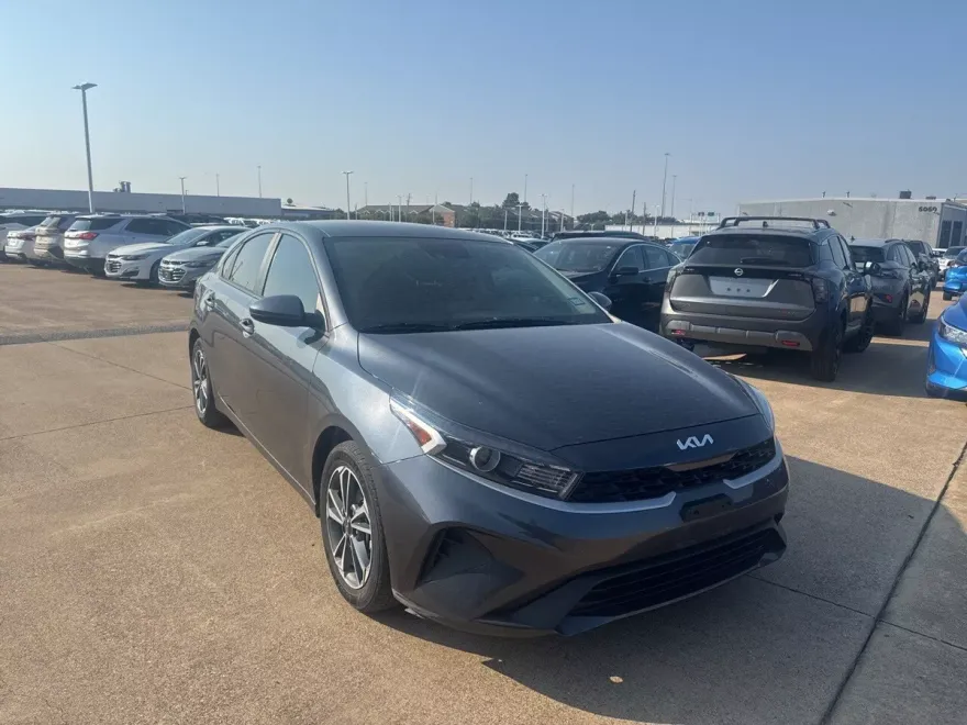 2024 Kia Forte LXS photo 1