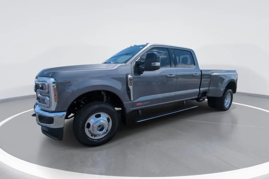 2024 Ford F-350 Lariat photo 1