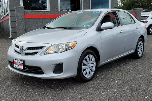2012 Toyota Corolla LE photo 3