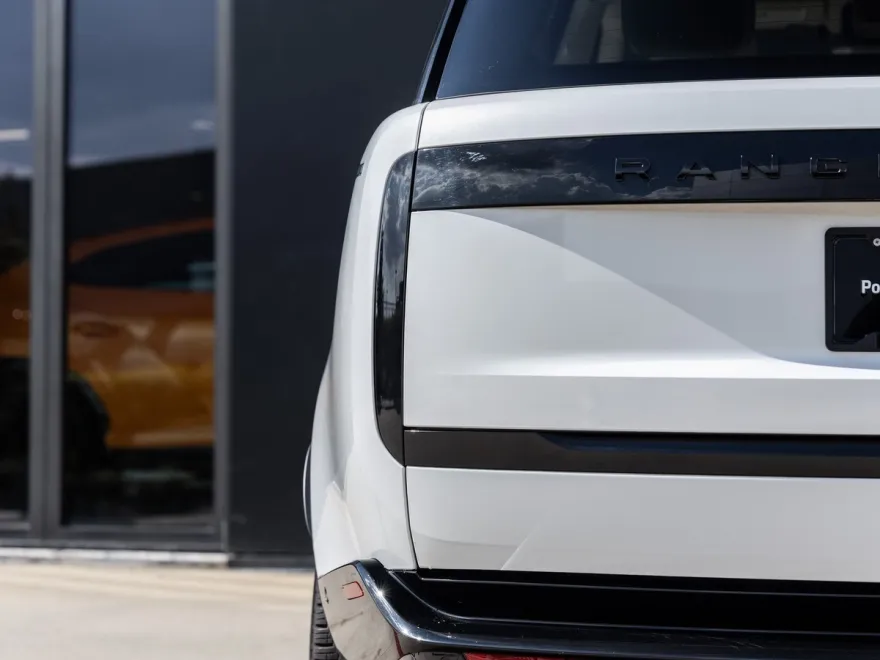 2023 Land Rover Range Rover SE photo 13