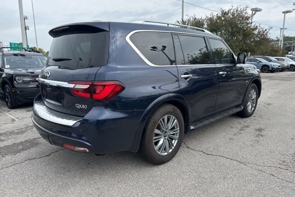 2019 Infiniti QX80 Luxe photo 1