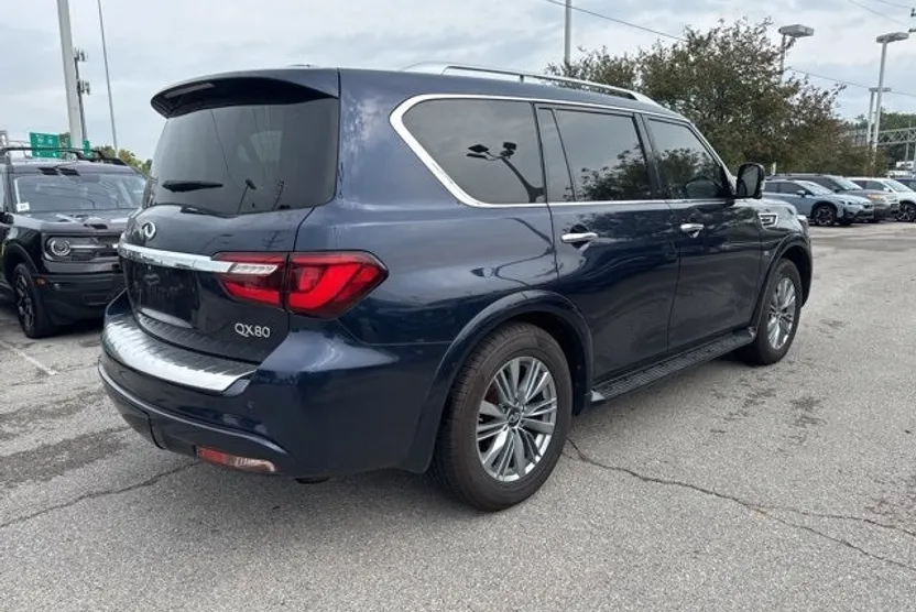 2019 Infiniti QX80 Luxe photo 1